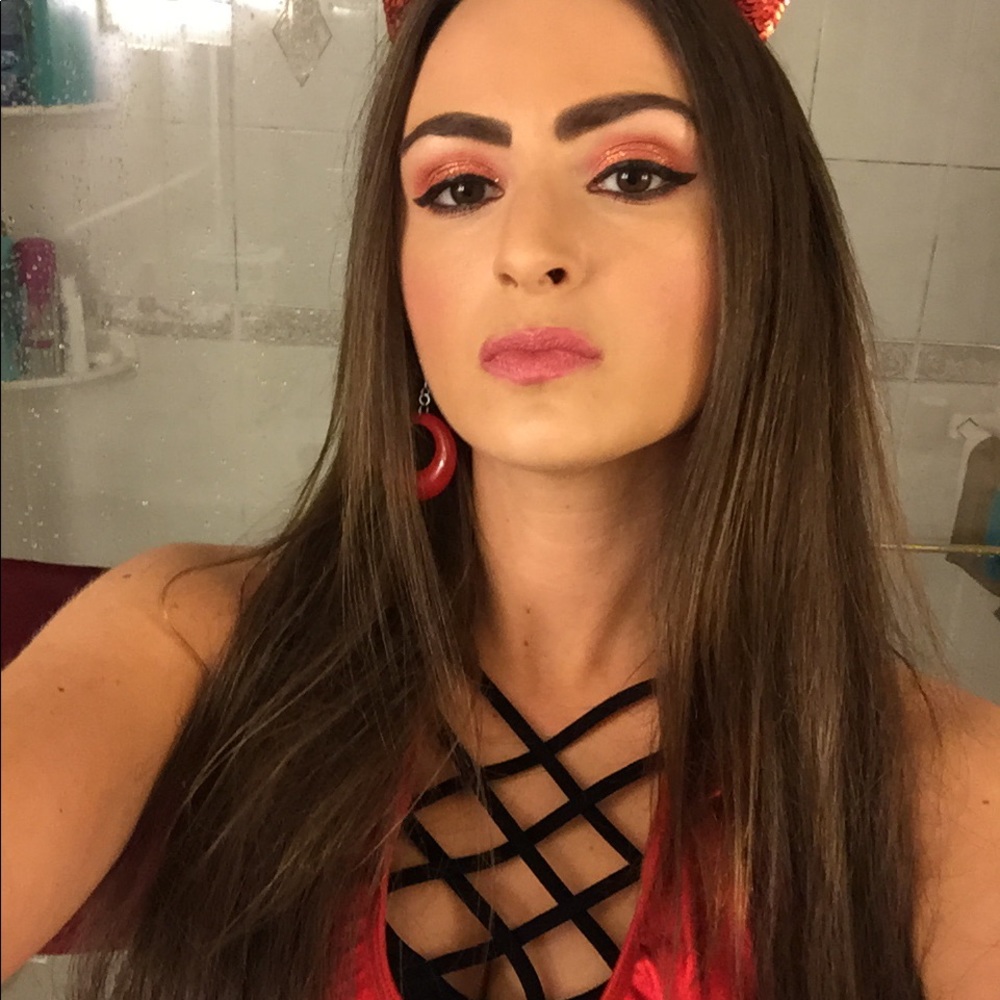 Meet your Posher, Mia